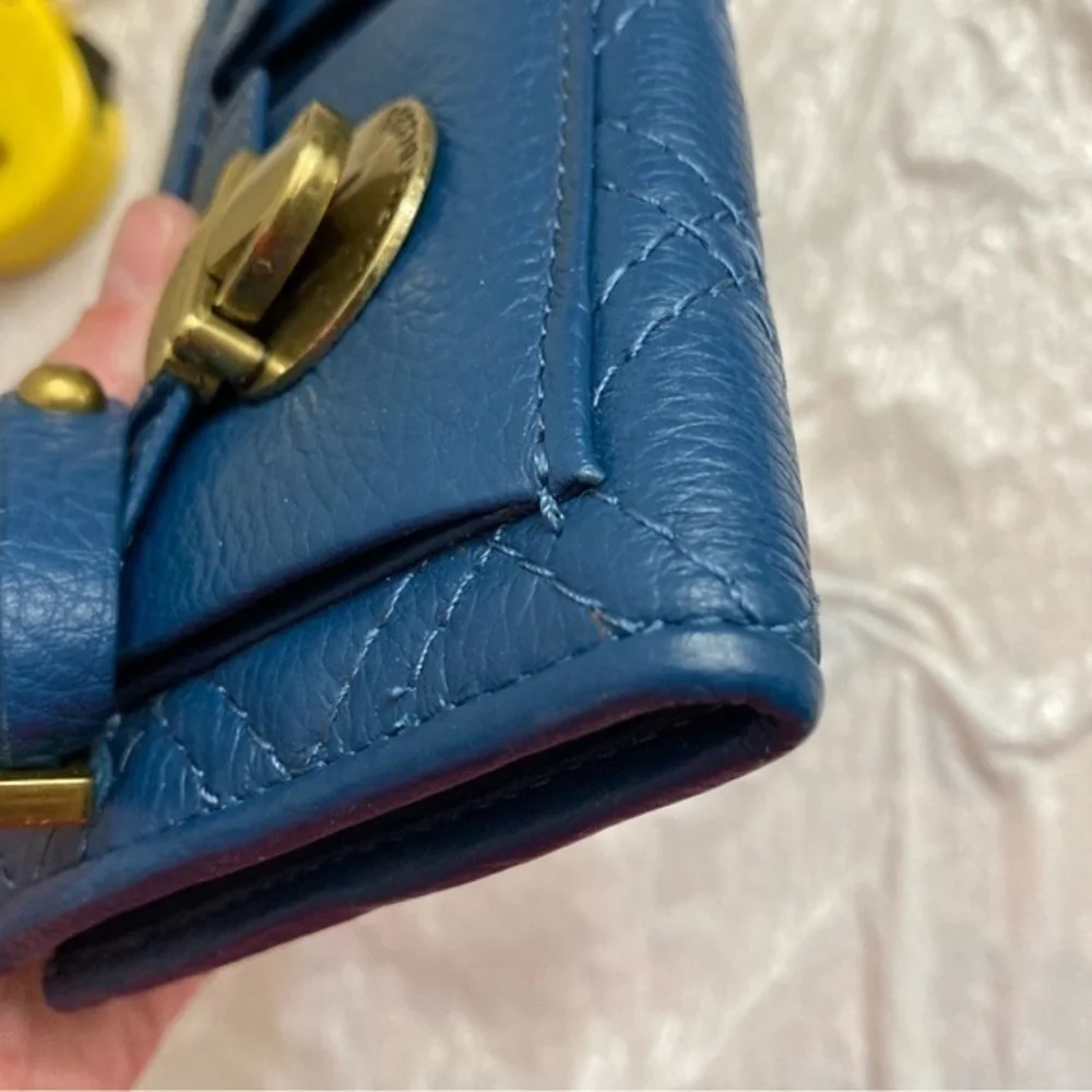 Marc jacobs blue quilted leather clutch